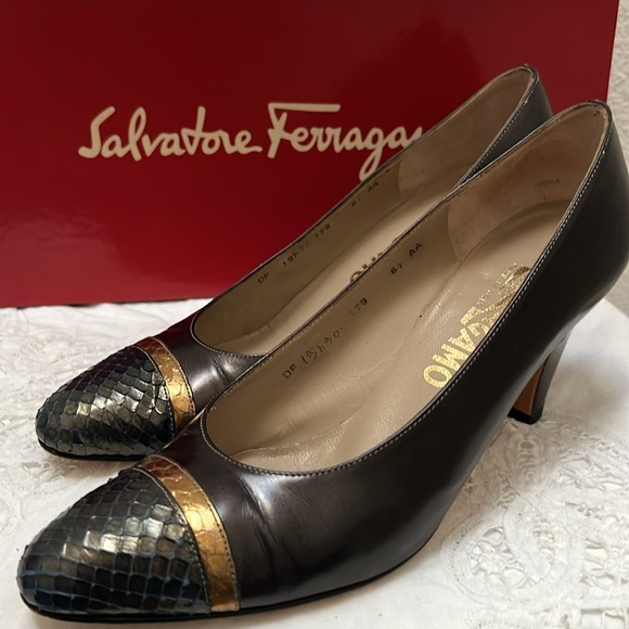 Salvatore Ferragamo Metallic Grey Pumps - Picture 12 of 12